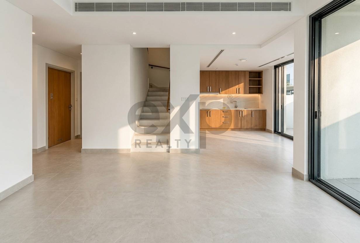 Villa for sale in Dubai, The Valley, Dubai, 2619 ft²
