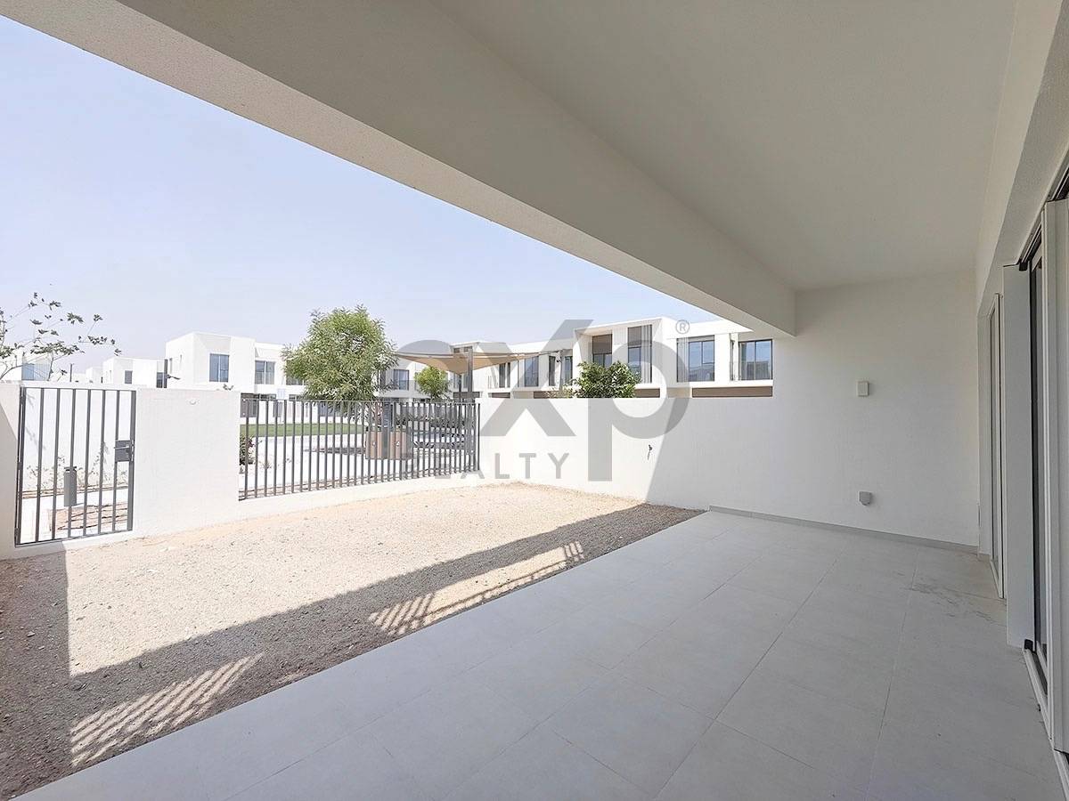 Townhouse for sale in Dubai, The Valley, Dubai, 1873 ft²