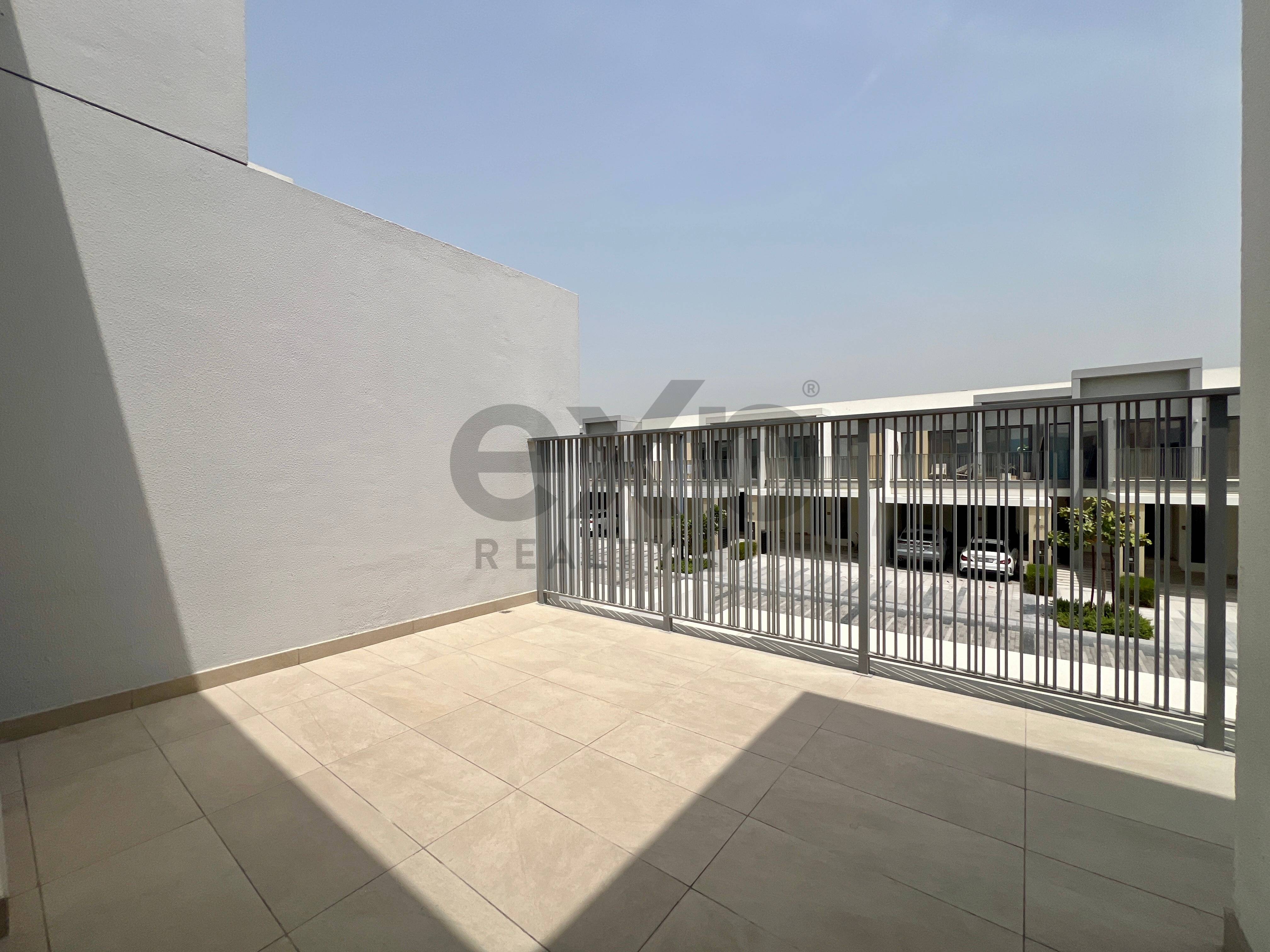 Townhouse for sale in Dubai, Tilal Al Ghaf, Dubai, 2142 ft²