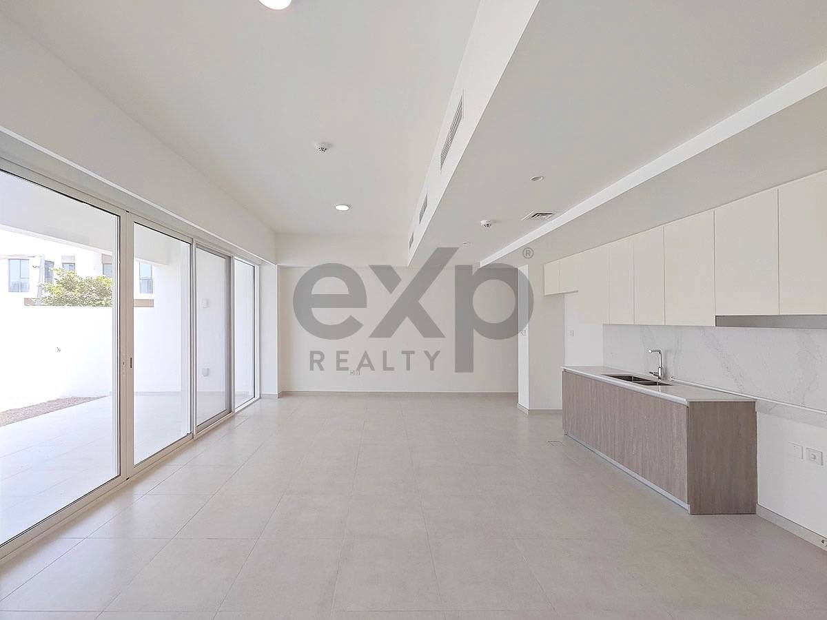 Townhouse for rent in Dubai, The Valley, Dubai, 1873 ft²