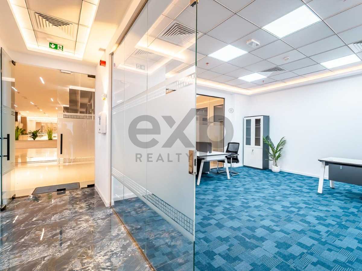 Office for rent in Dubai, Deira, Dubai, 5000 ft²