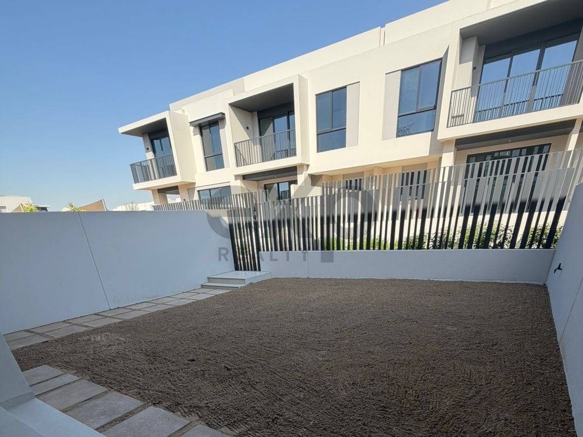 Townhouse for rent in Dubai, Jebel Ali, Dubai, 2562 ft²