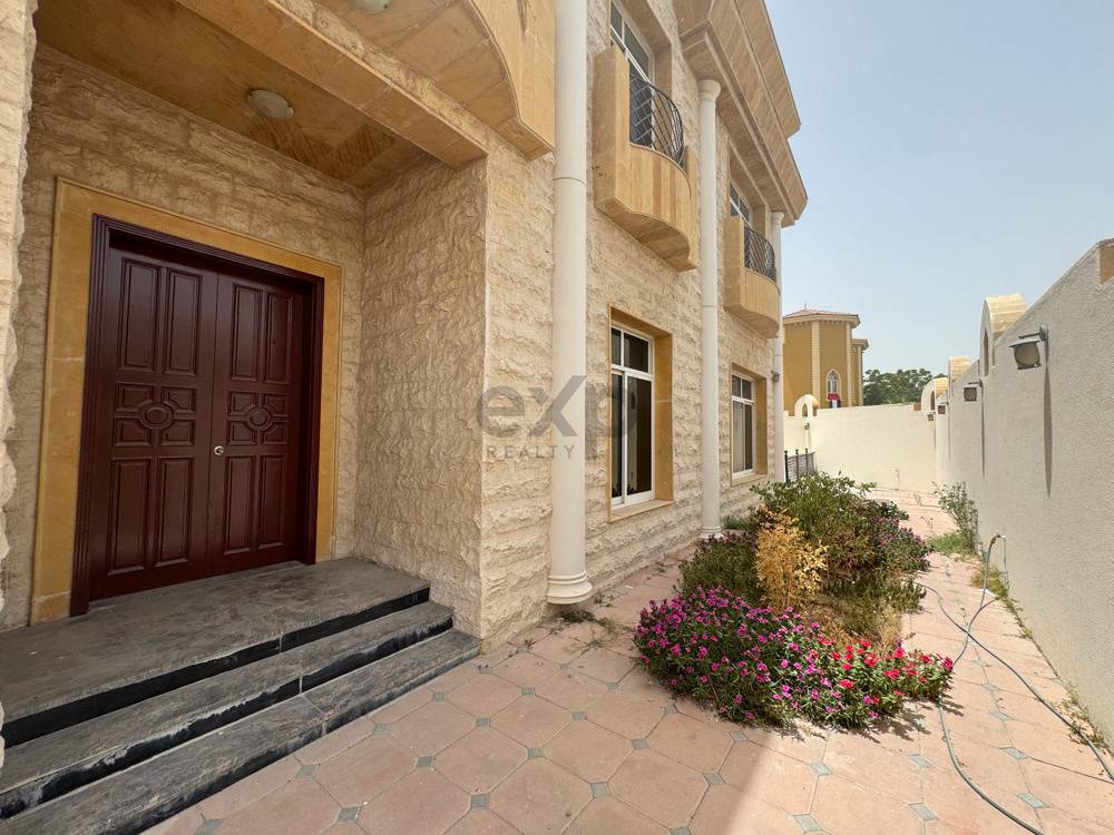 Villa for rent in Dubai, Al Barsha, Dubai, 10576 ft²