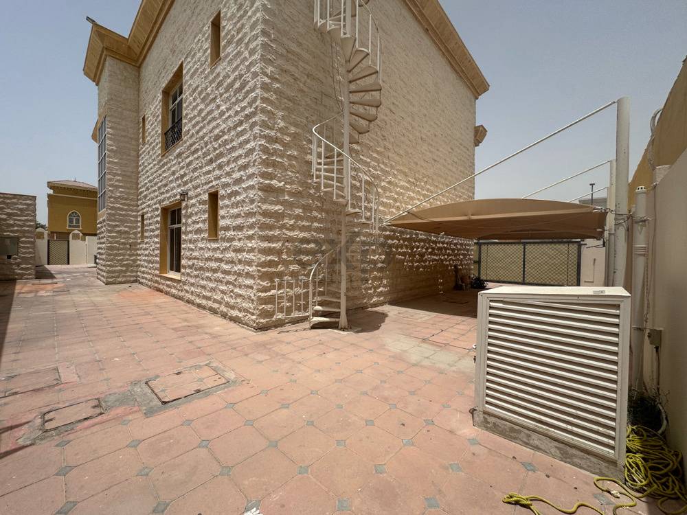 Villa for rent in Dubai, Al Barsha, Dubai, 10576 ft²