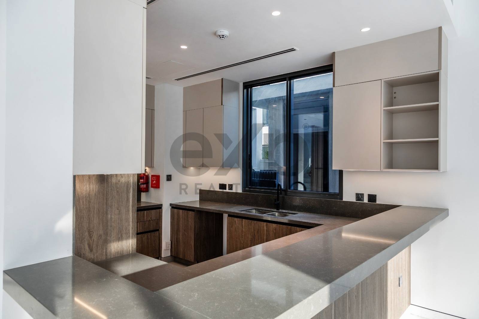Villa for rent in Dubai, Tilal Al Ghaf, Dubai, 5189 ft²