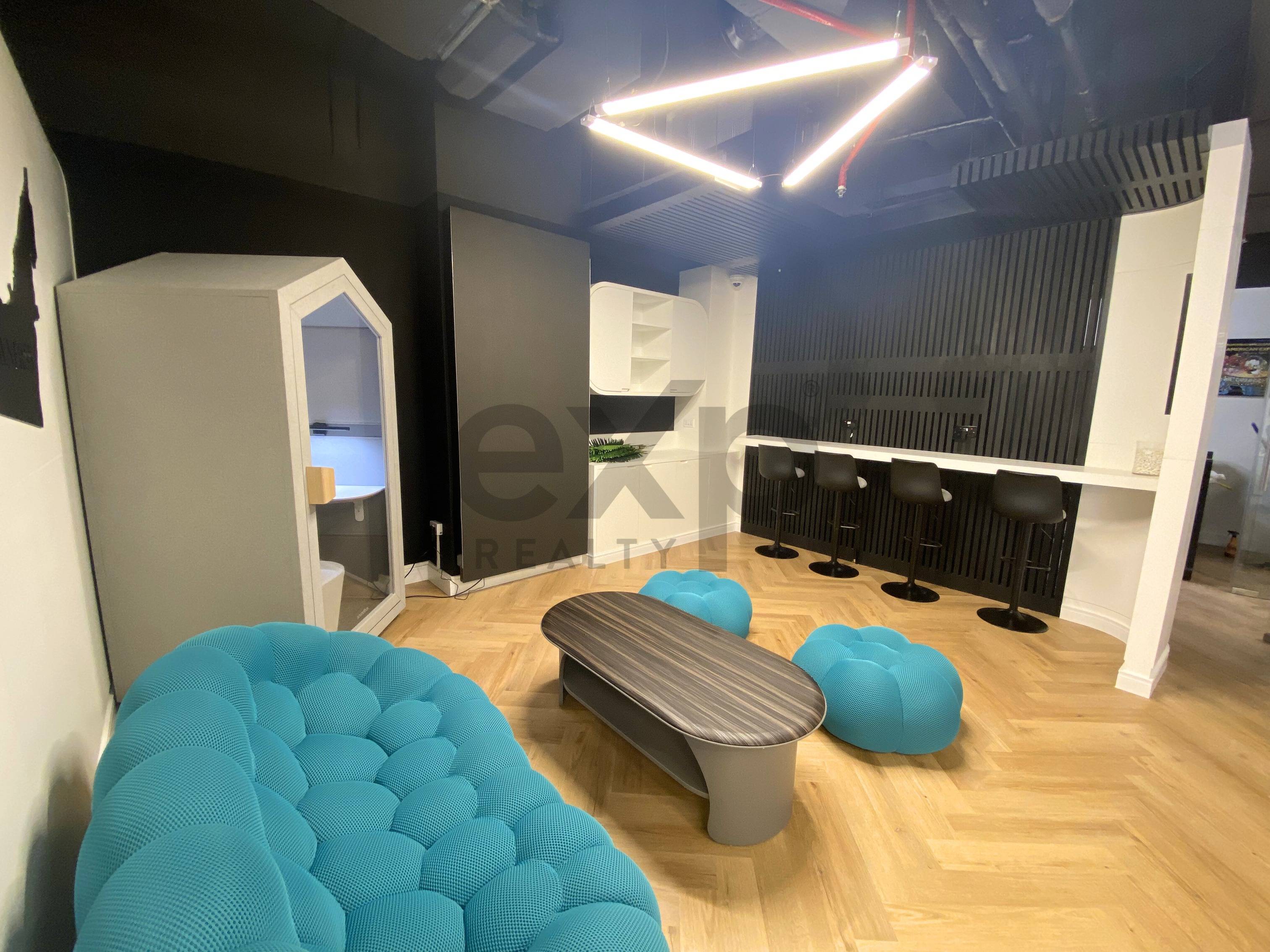Office for rent in Dubai, Business Bay, Dubai, 1581 ft²