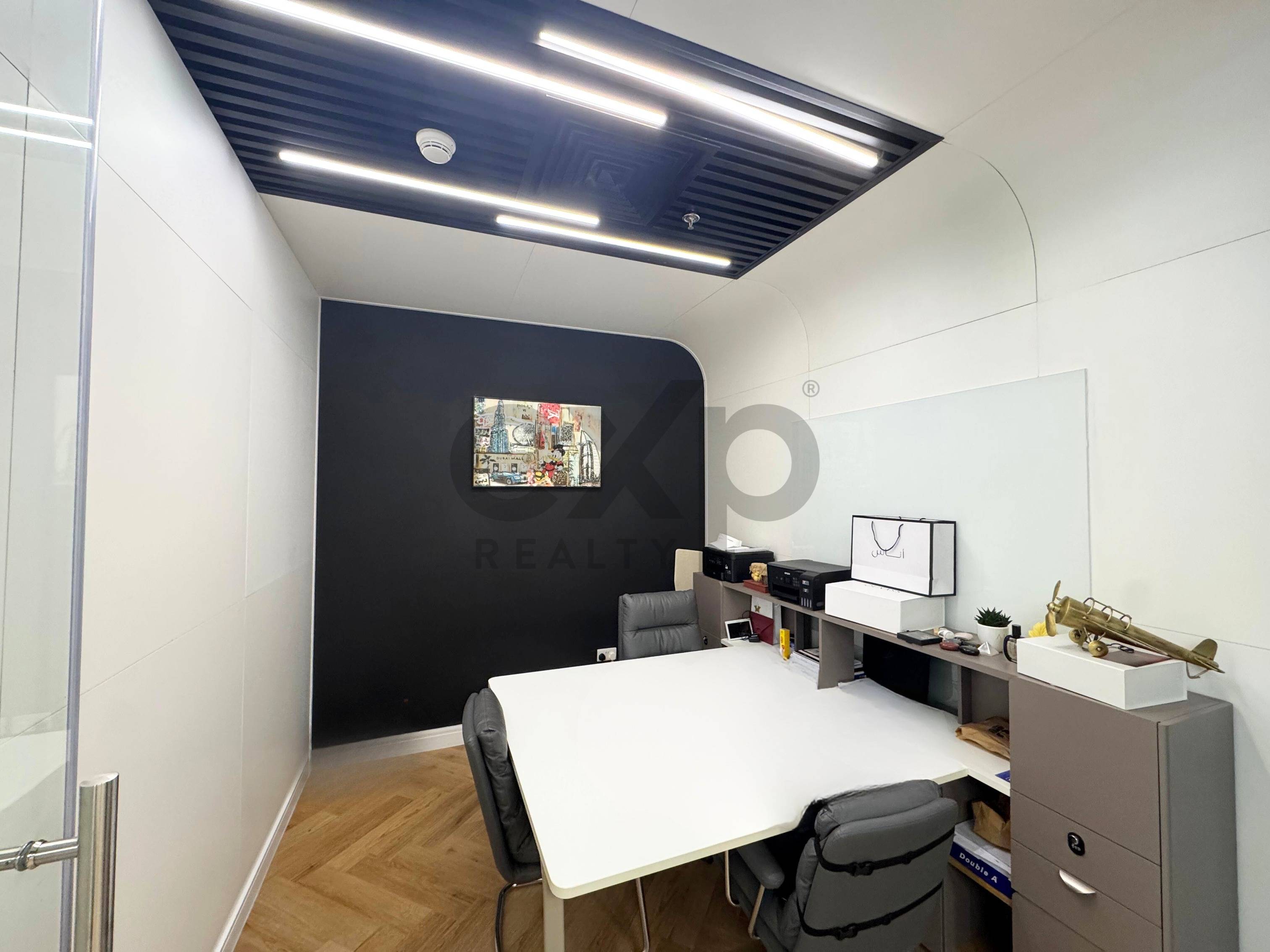 Office for rent in Dubai, Business Bay, Dubai, 1581 ft²