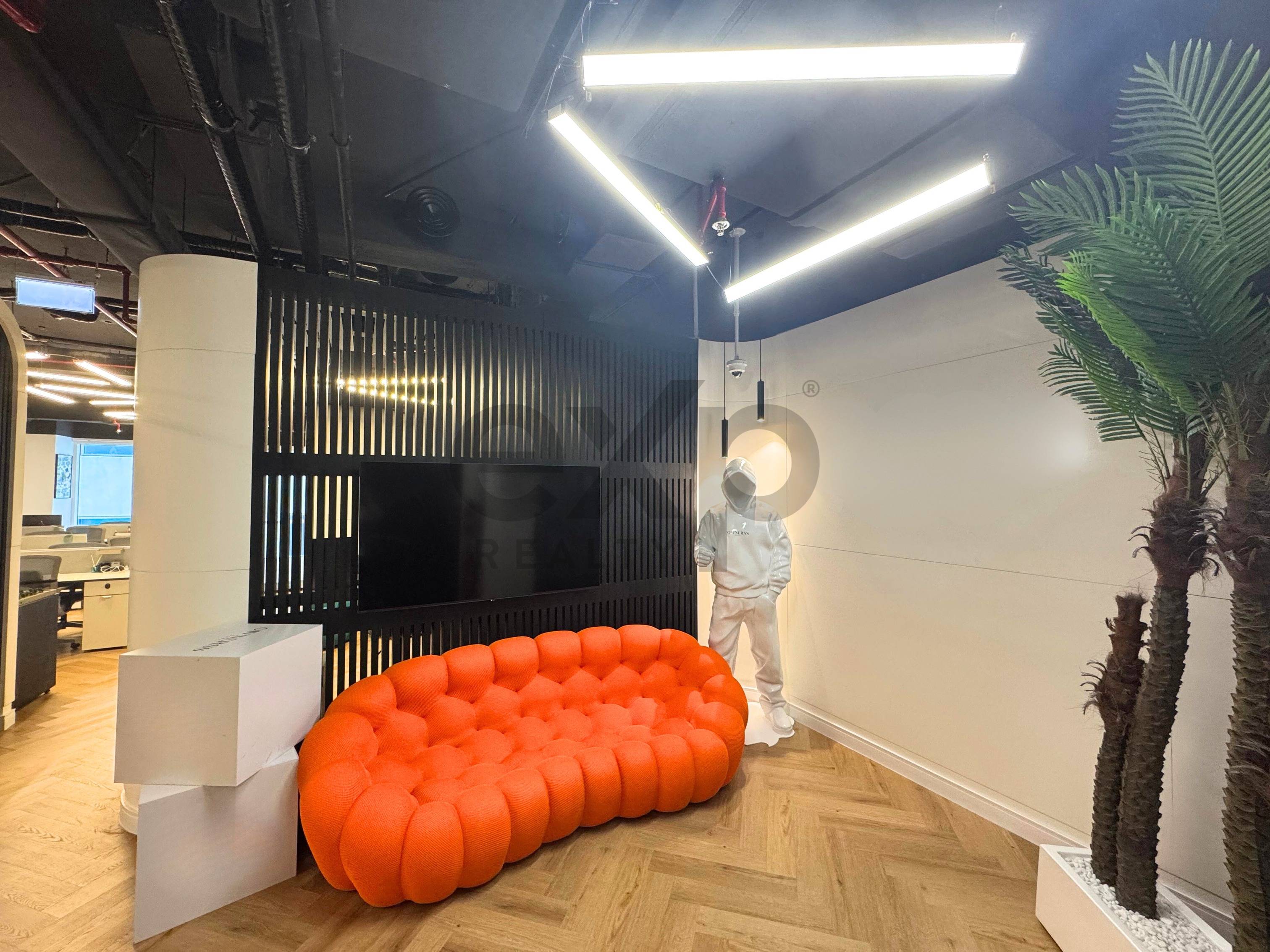 Office for rent in Dubai, Business Bay, Dubai, 1581 ft²
