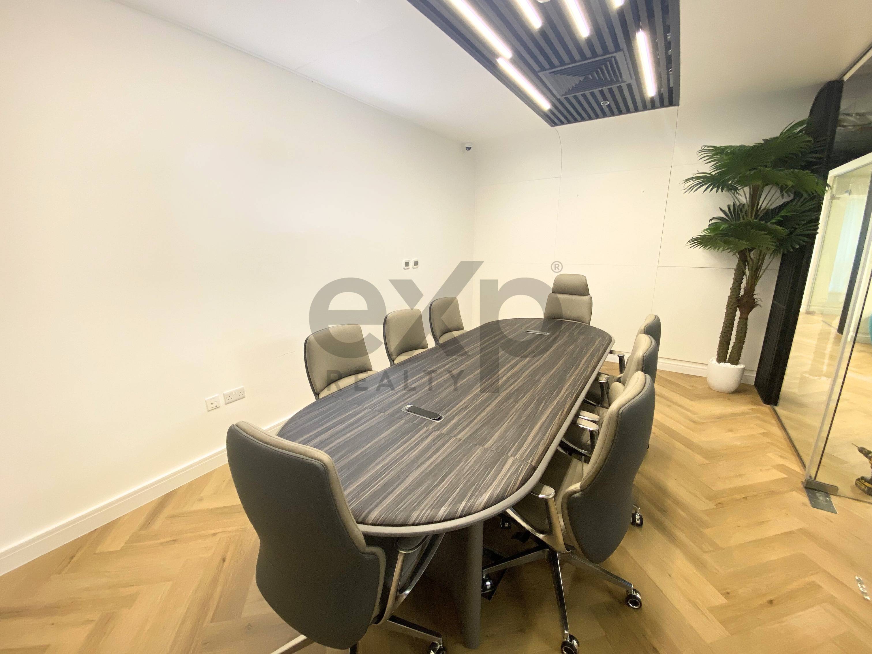 Office for rent in Dubai, Business Bay, Dubai, 1581 ft²