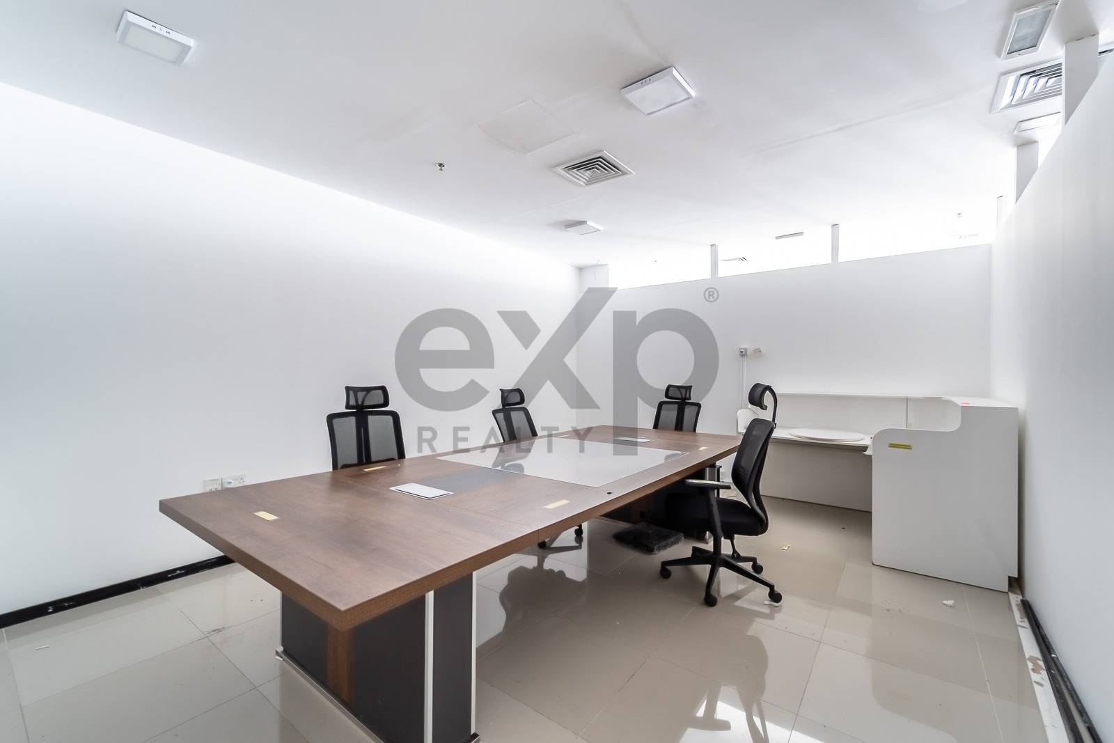 Office for rent in Dubai, Business Bay, Dubai, 1570 ft²