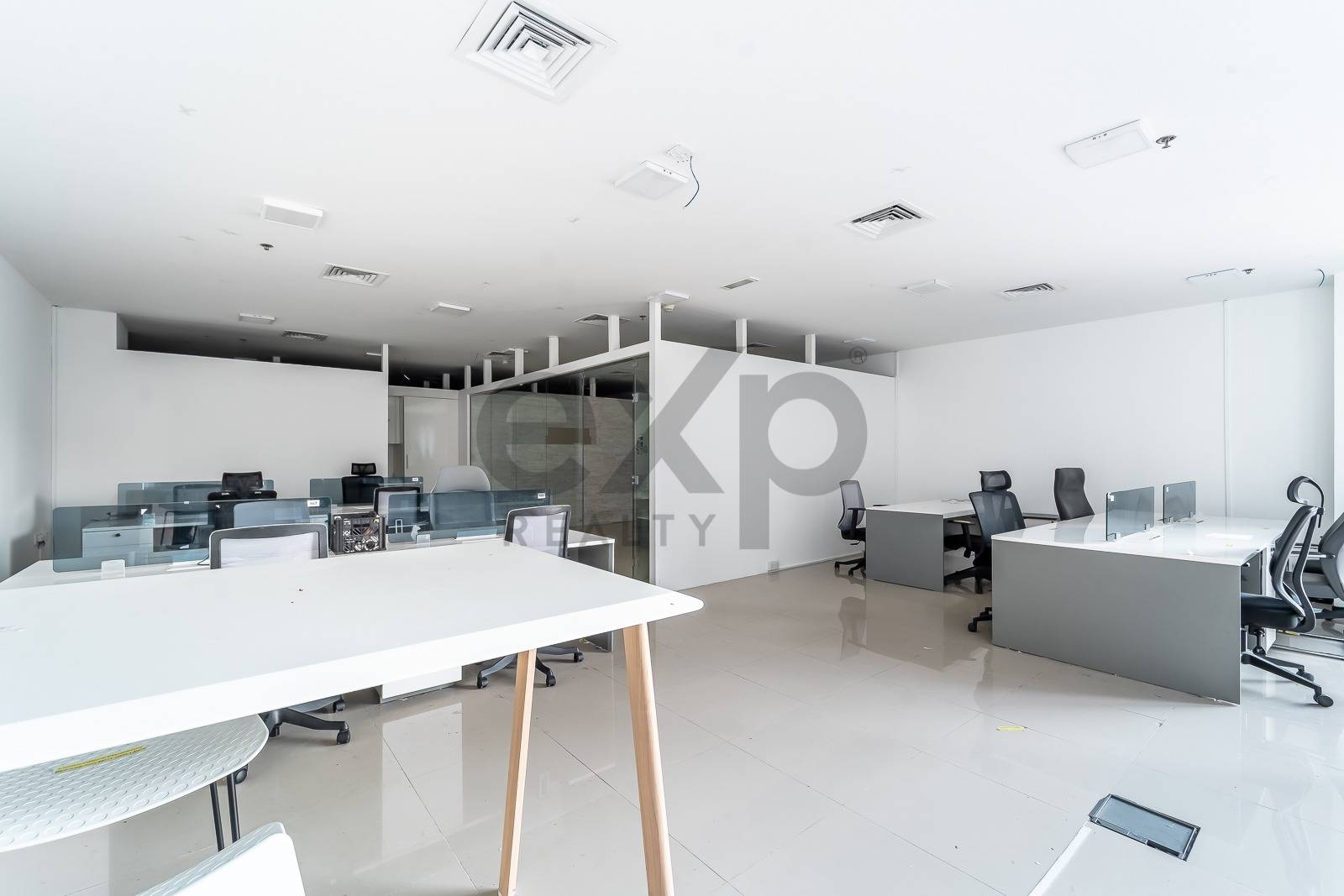 Office for rent in Dubai, Business Bay, Dubai, 1570 ft²
