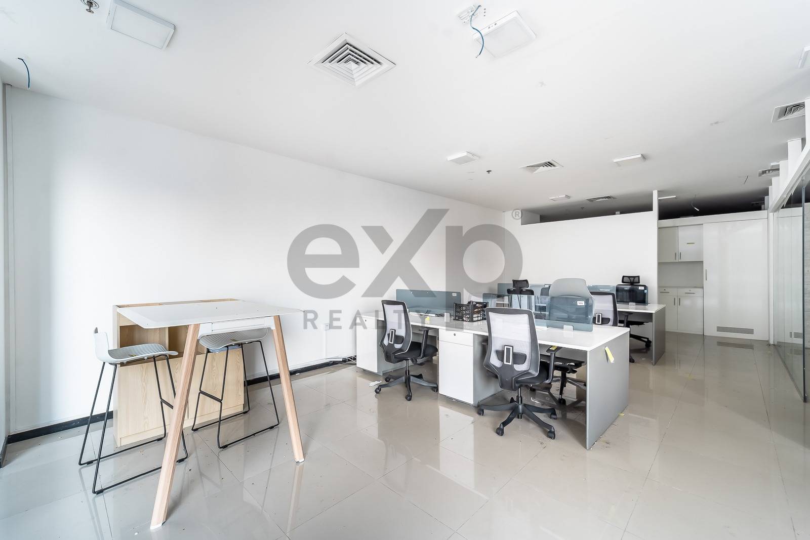 Office for rent in Dubai, Business Bay, Dubai, 1570 ft²