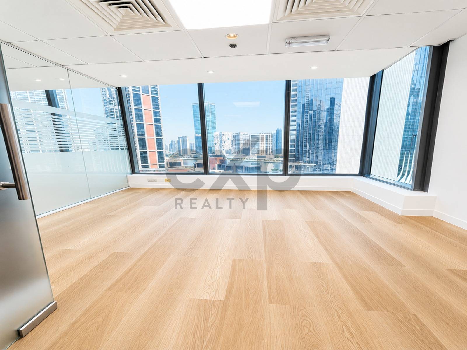 Office for rent in Dubai, Business Bay, Dubai, 1719 ft²