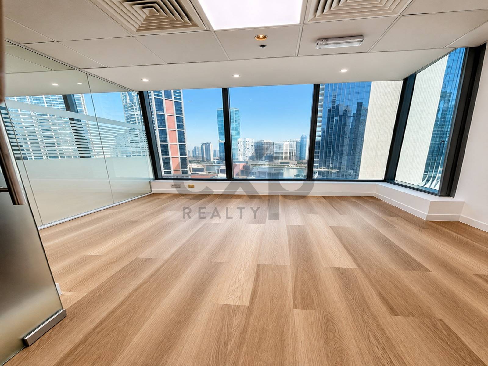 Office for rent in Dubai, Business Bay, Dubai, 1719 ft²
