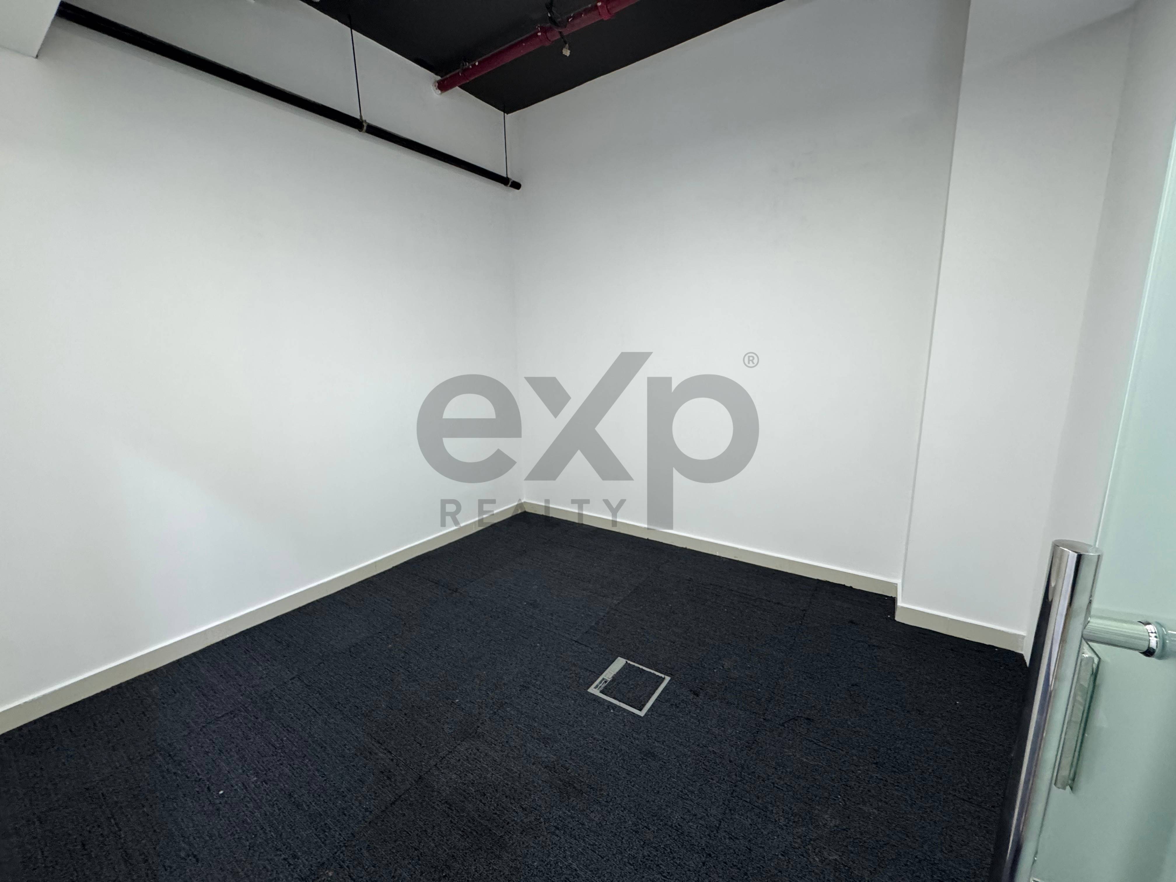 Office for rent in Dubai, Dubai Investment Park (DIP), Dubai, 784 ft²