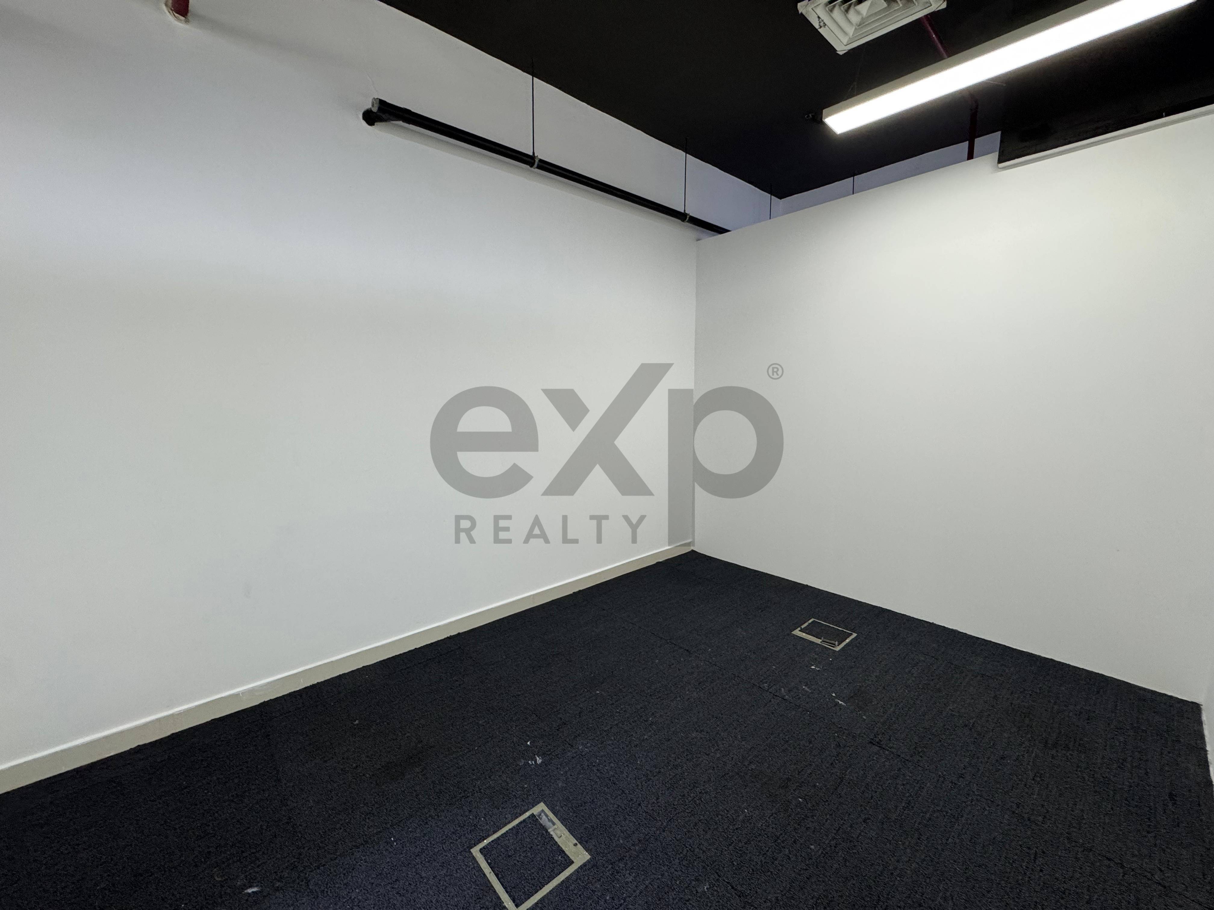 Office for rent in Dubai, Dubai Investment Park (DIP), Dubai, 784 ft²
