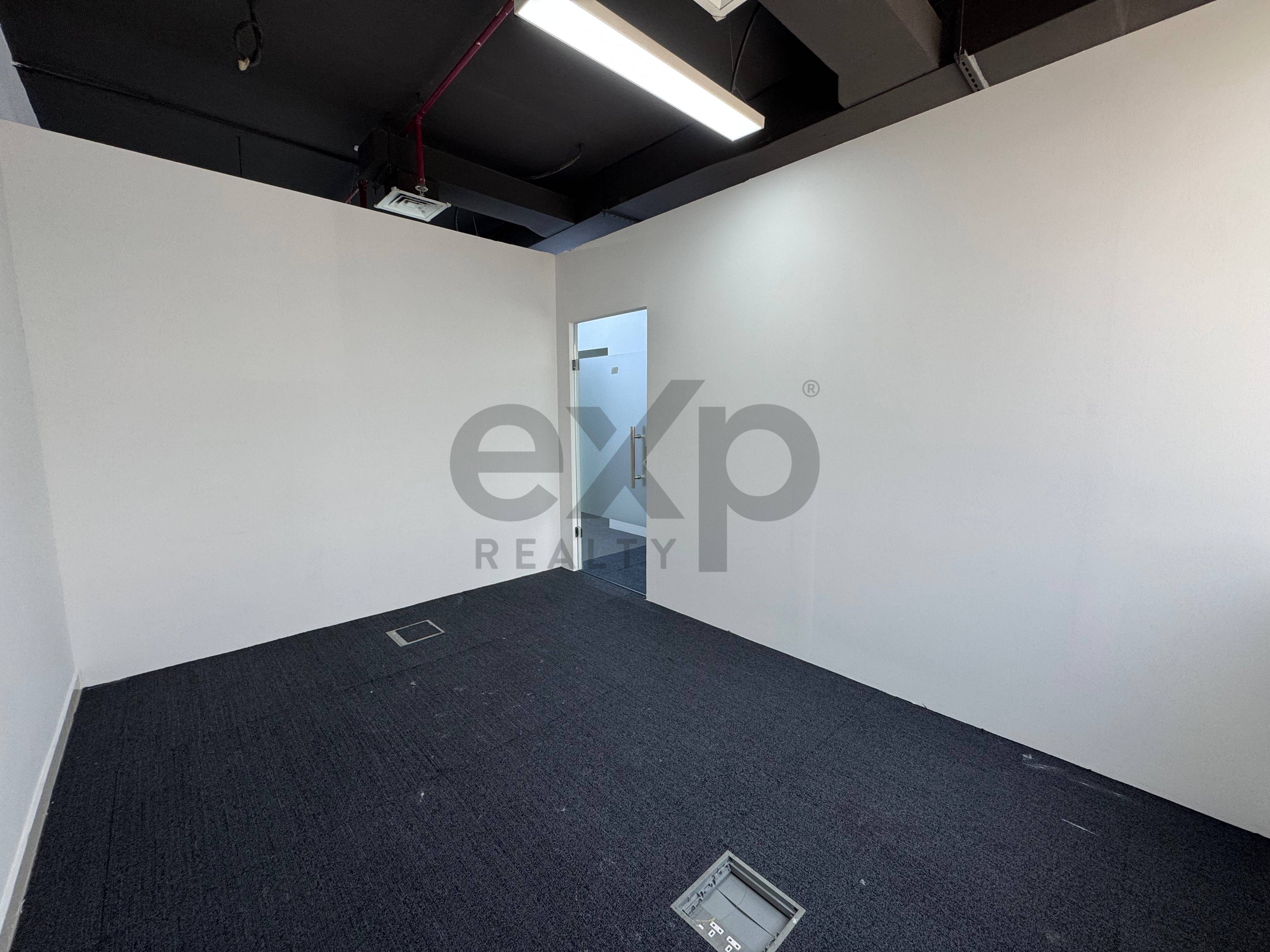 Office for rent in Dubai, Dubai Investment Park (DIP), Dubai, 784 ft²