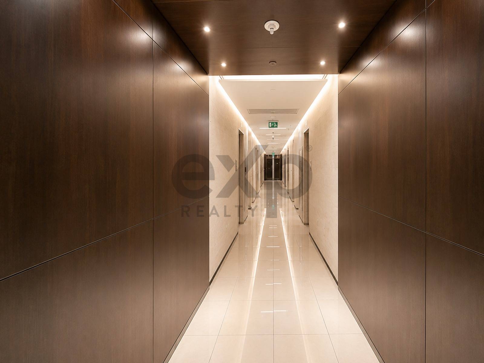 Office for rent in Dubai, Business Bay, Dubai, 1051 ft²