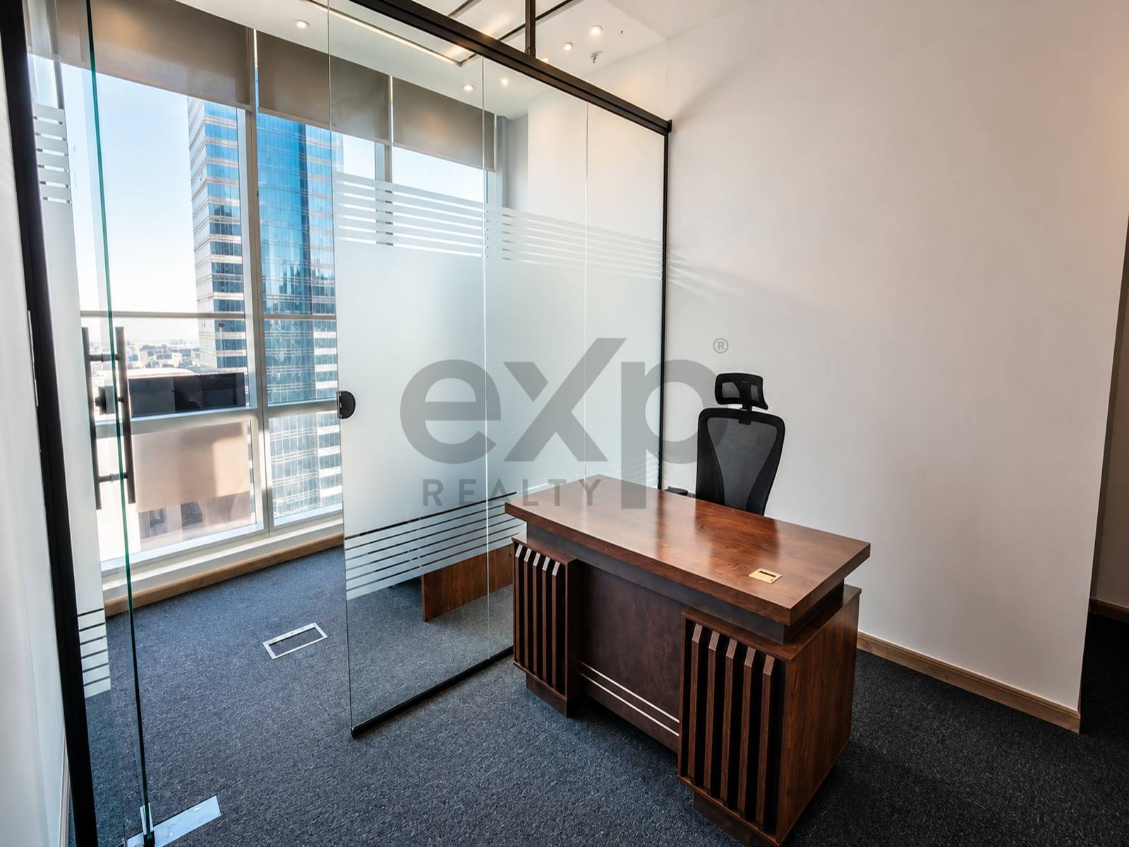 Office for rent in Dubai, Business Bay, Dubai, 641 ft²