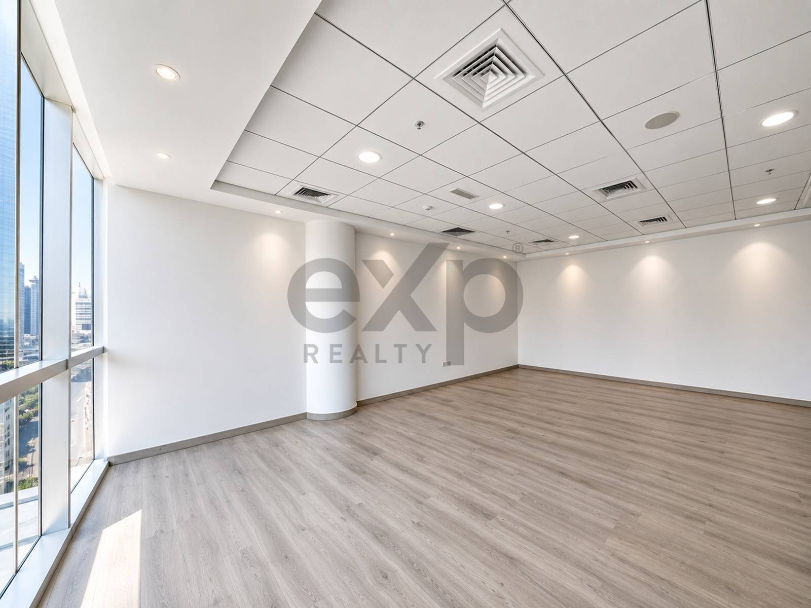 Office for rent in Dubai, Business Bay, Dubai, 586 ft²