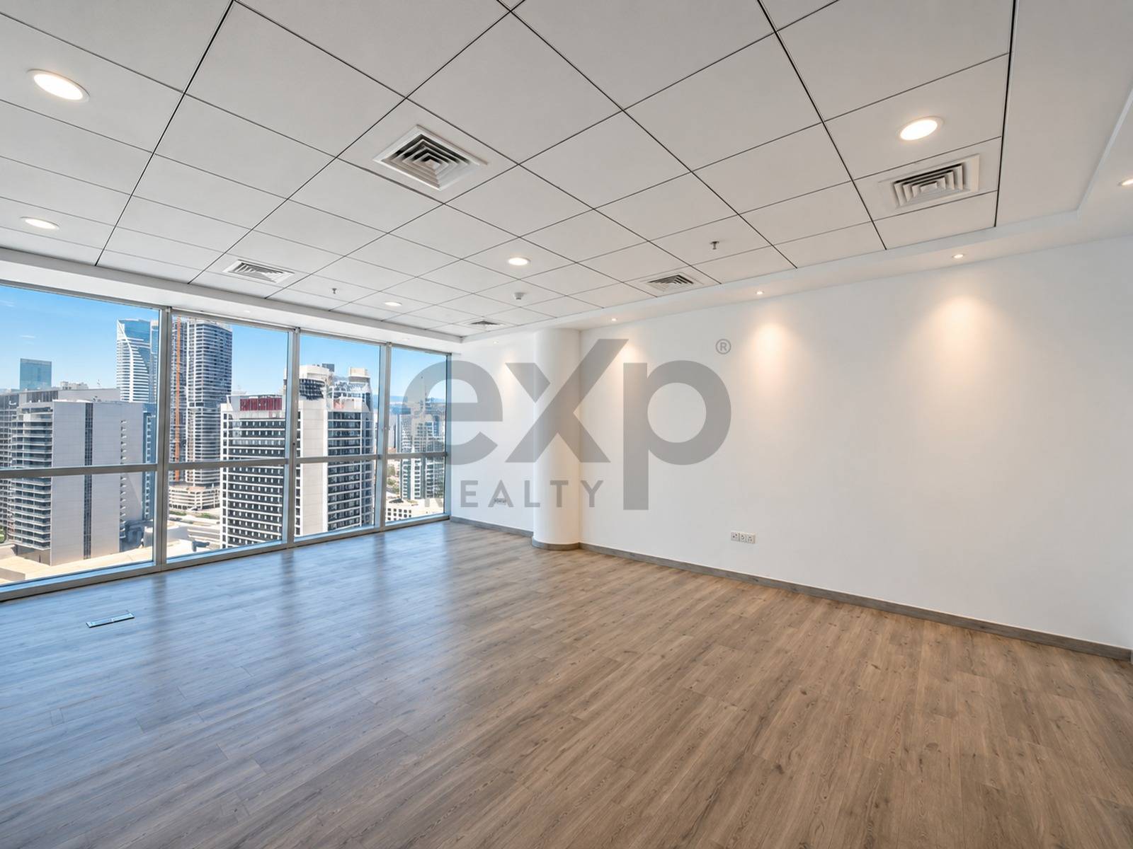 Office for rent in Dubai, Business Bay, Dubai, 586 ft²