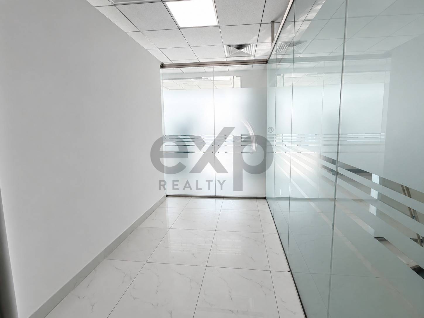 Office for rent in Dubai, Business Bay, Dubai, 1900 ft²