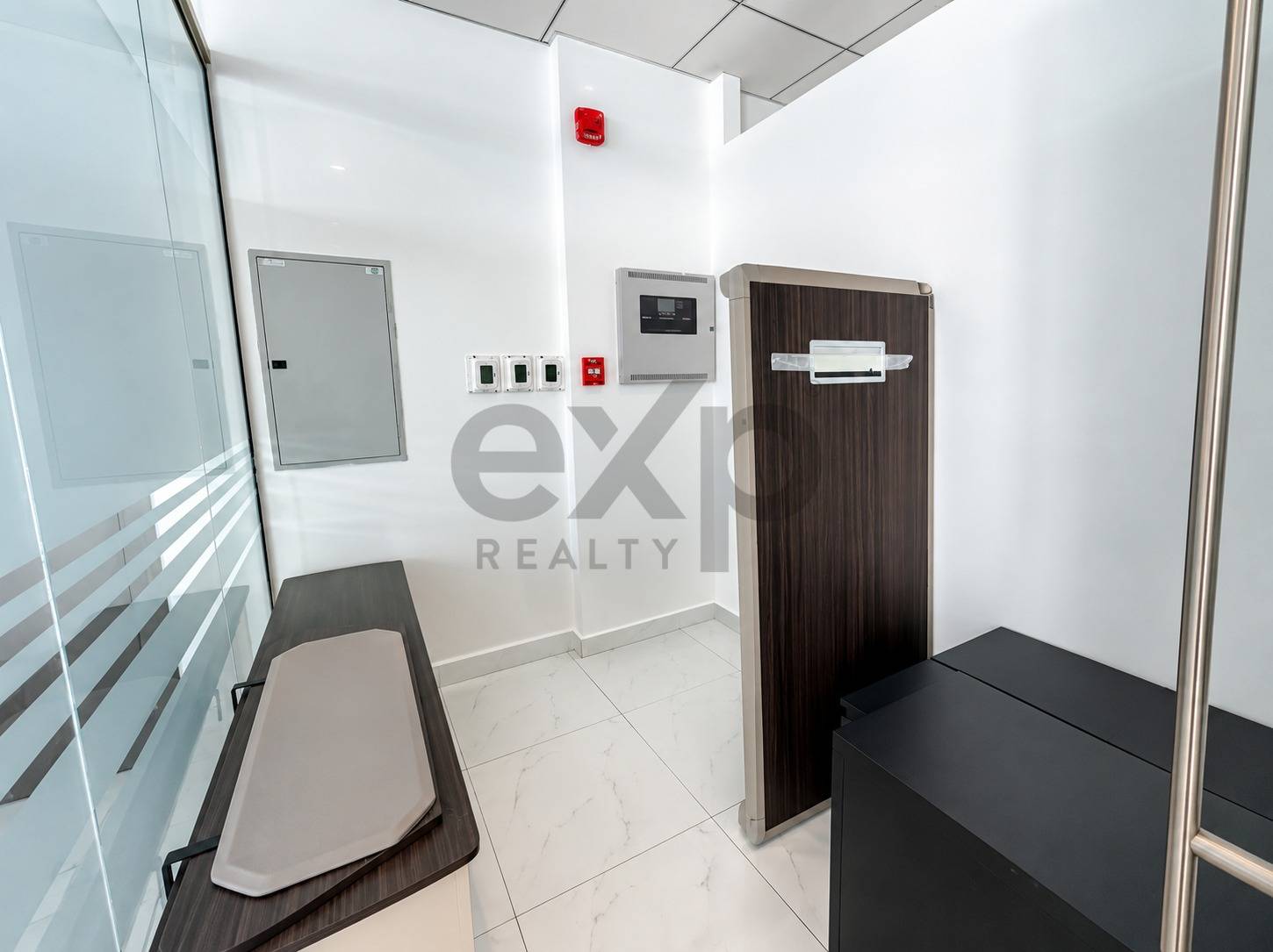 Office for rent in Dubai, Business Bay, Dubai, 1900 ft²