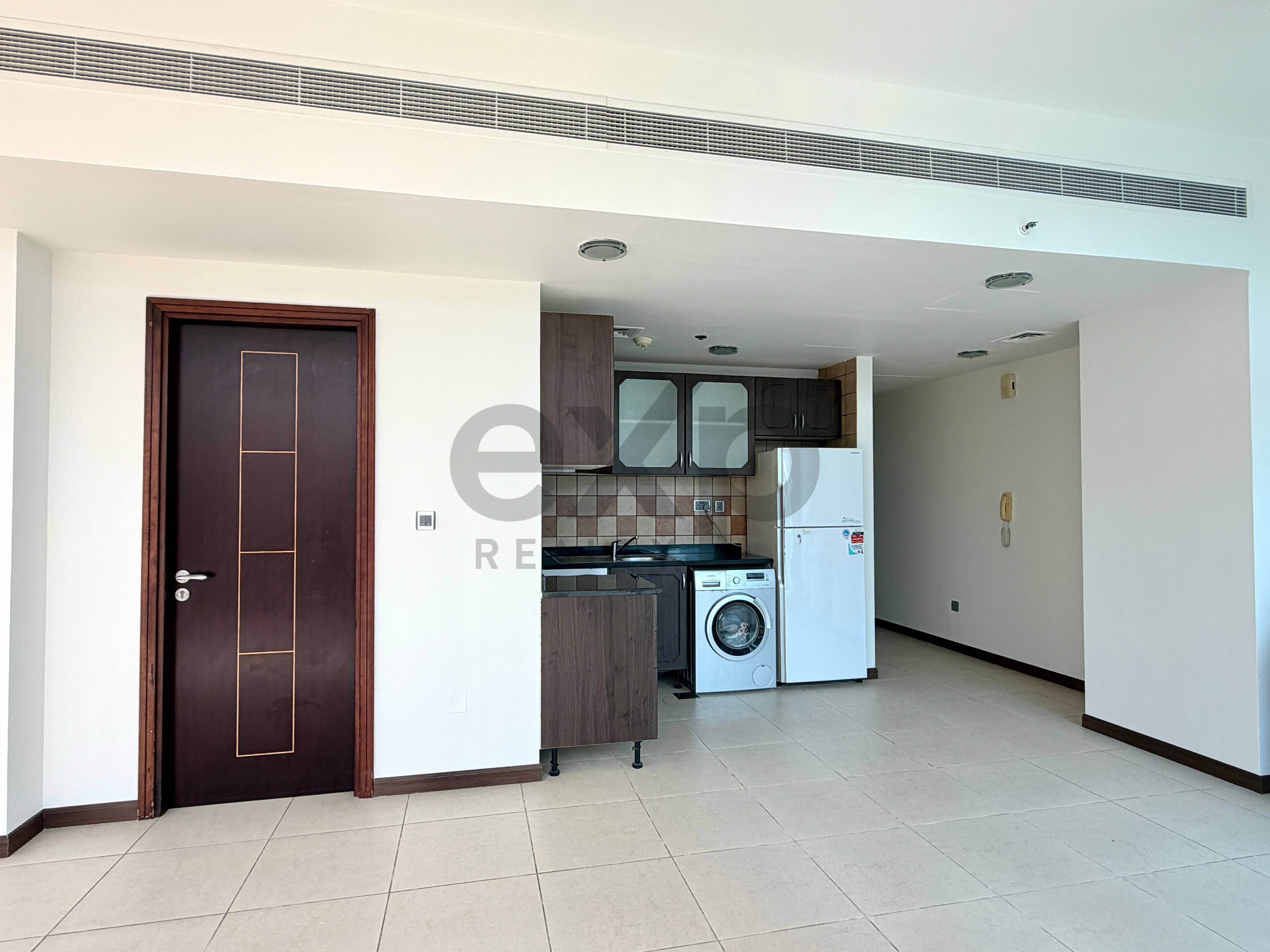 Apartment for rent in Dubai, Jumeirah Lake Towers (JLT), Dubai, 829 ft²