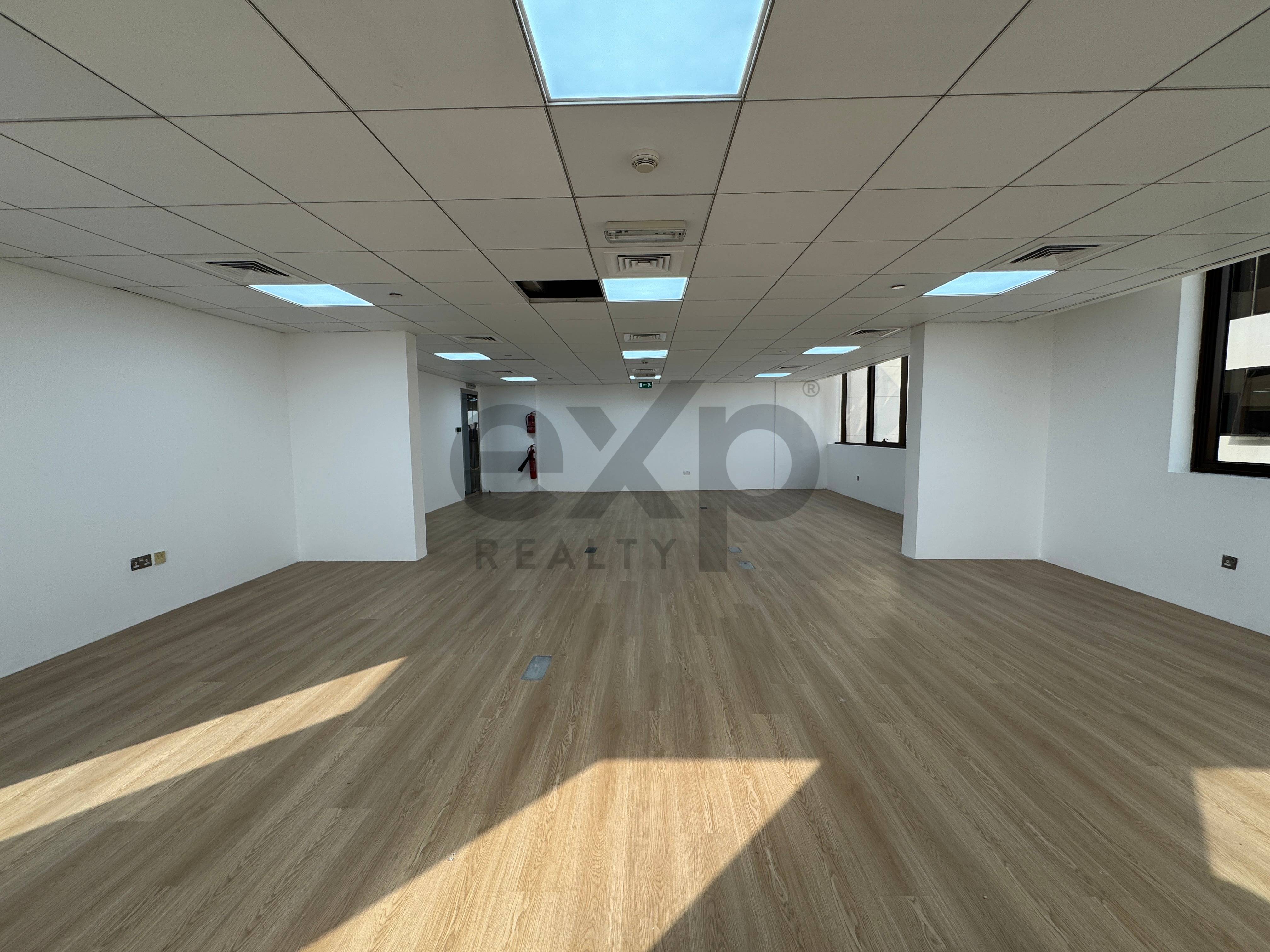 Office for rent in Dubai, Dubai Investment Park (DIP), Dubai, 935 ft²