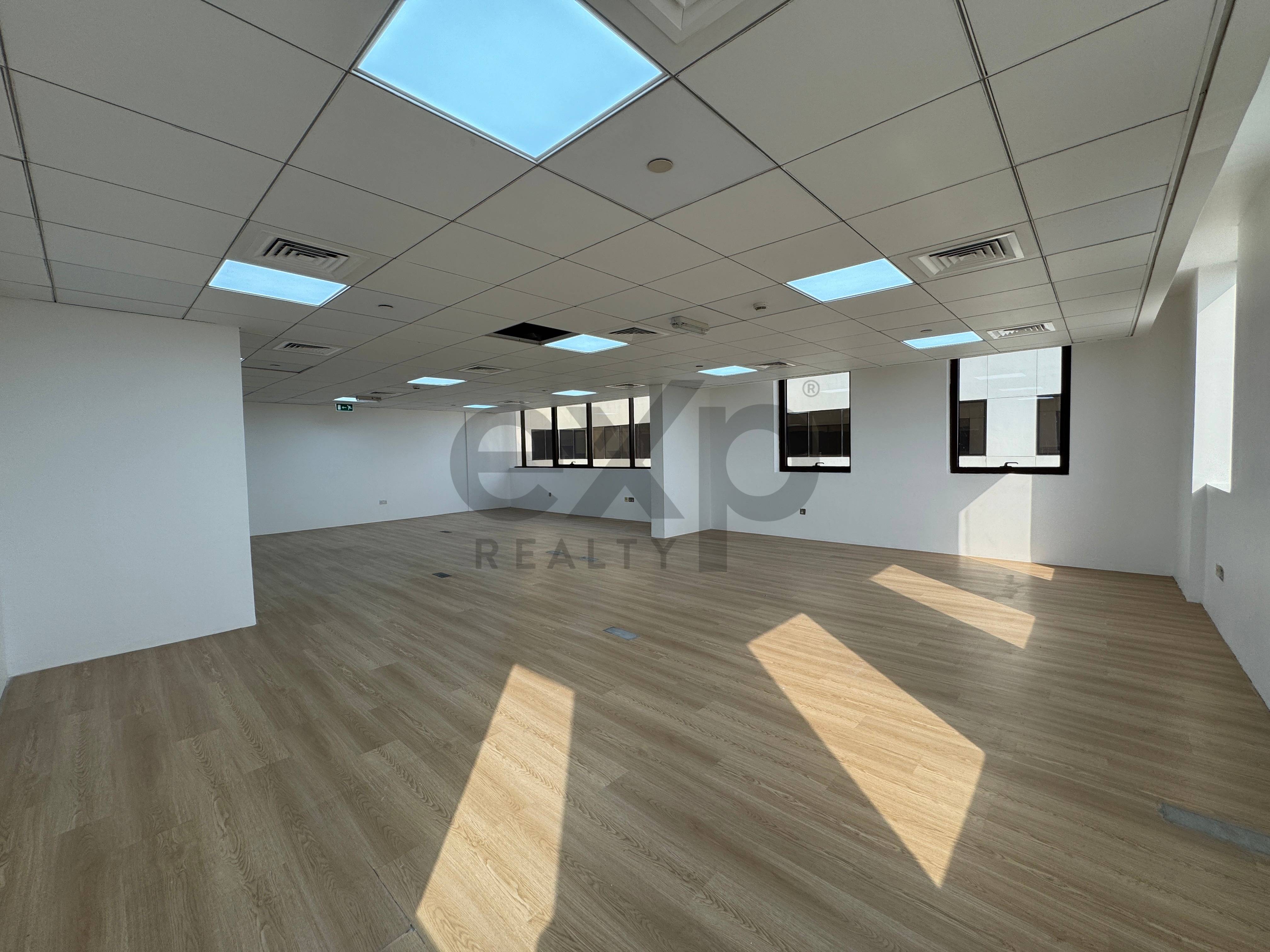 Office for rent in Dubai, Dubai Investment Park (DIP), Dubai, 935 ft²