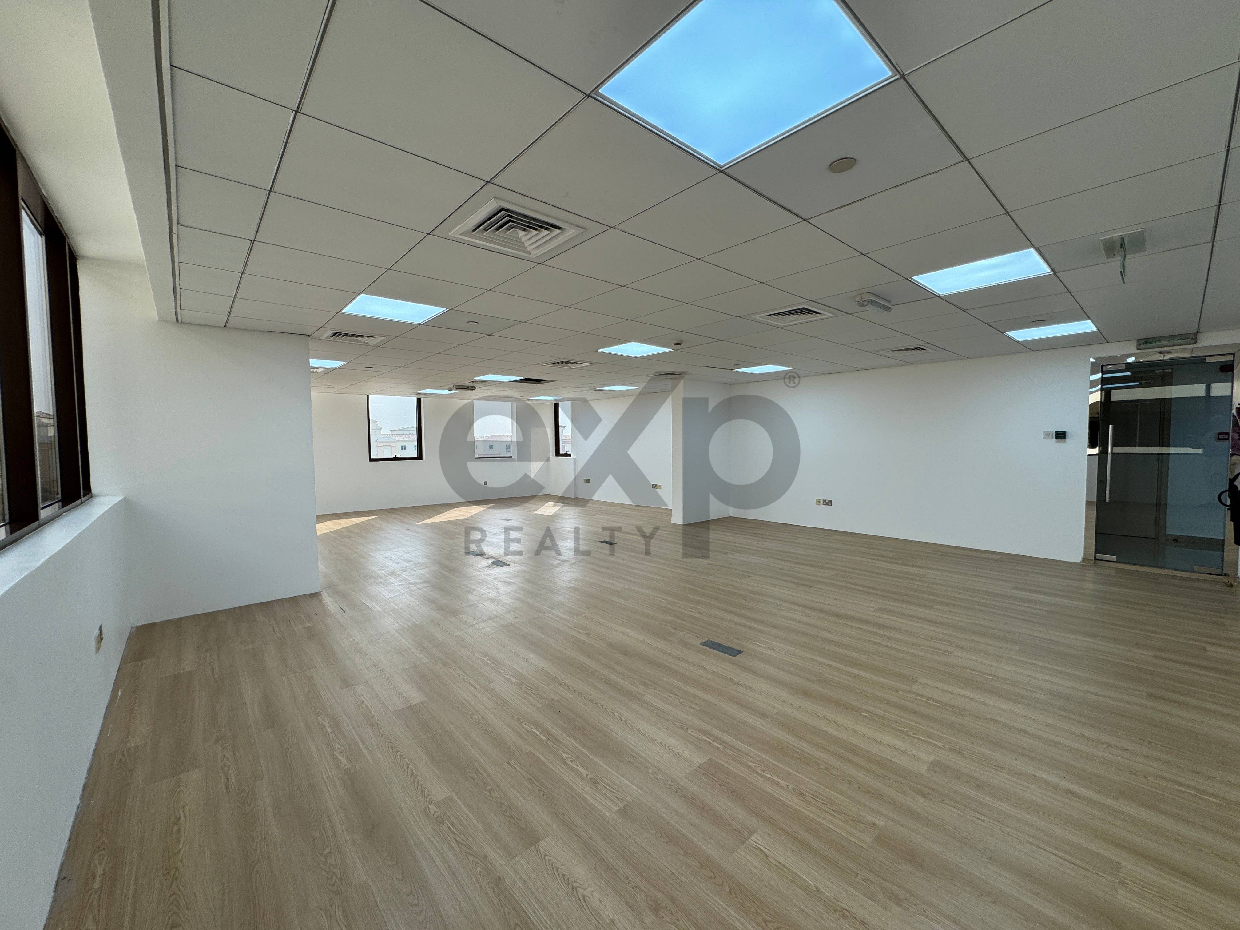 Office for rent in Dubai, Dubai Investment Park (DIP), Dubai, 935 ft²