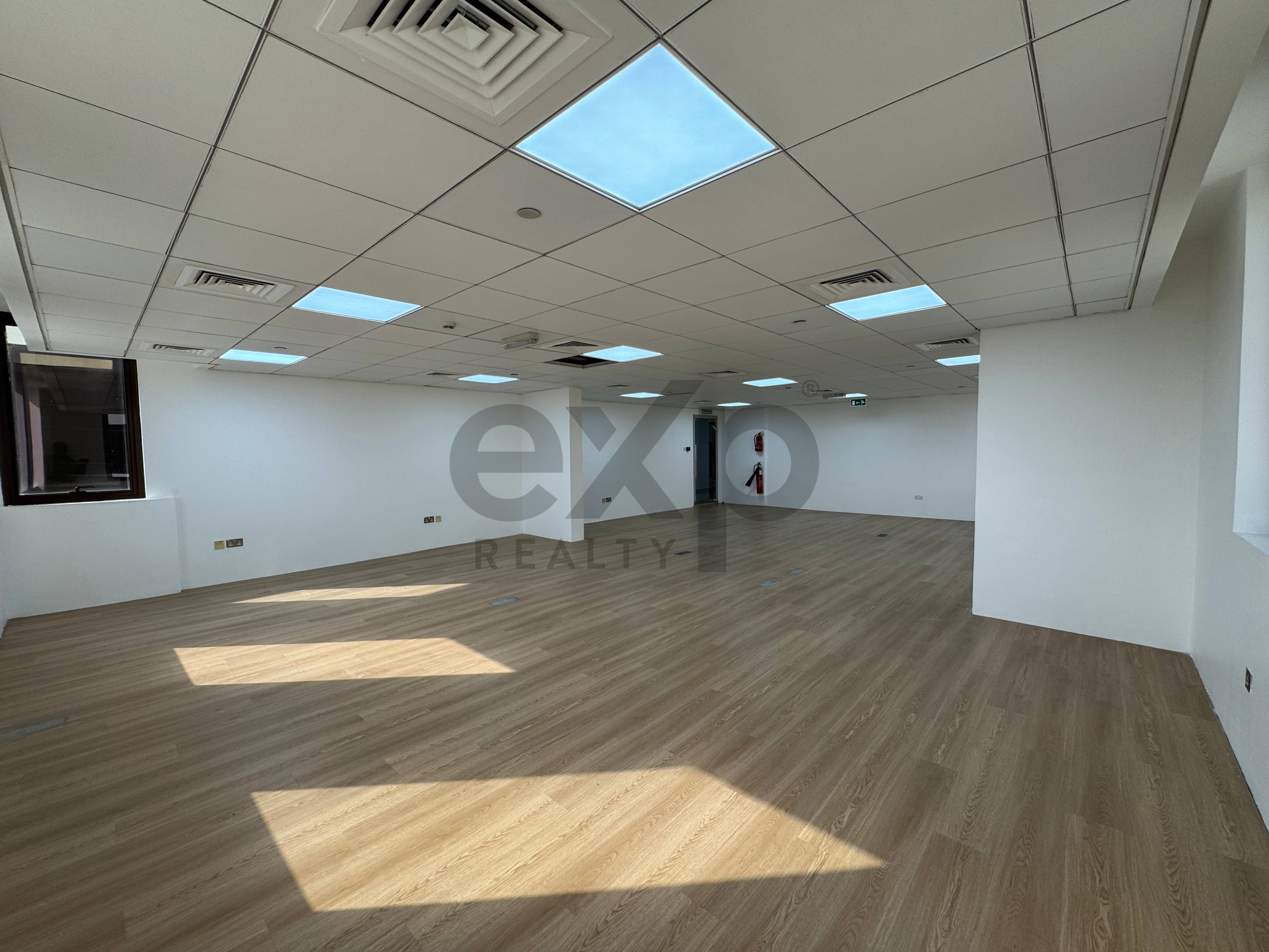Office for rent in Dubai, Dubai Investment Park (DIP), Dubai, 935 ft²