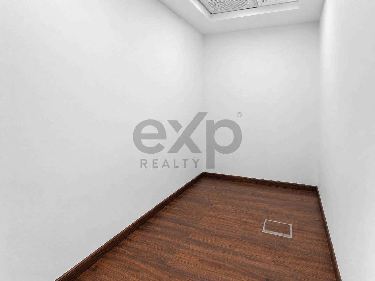 Office for rent in Dubai, Jumeirah Lake Towers (JLT), Dubai, 1150 ft²