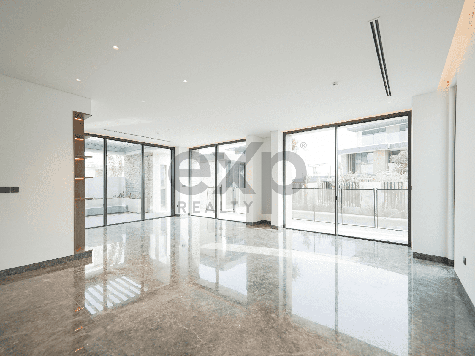Villa for rent in Dubai, Tilal Al Ghaf, Dubai, 4994 ft²