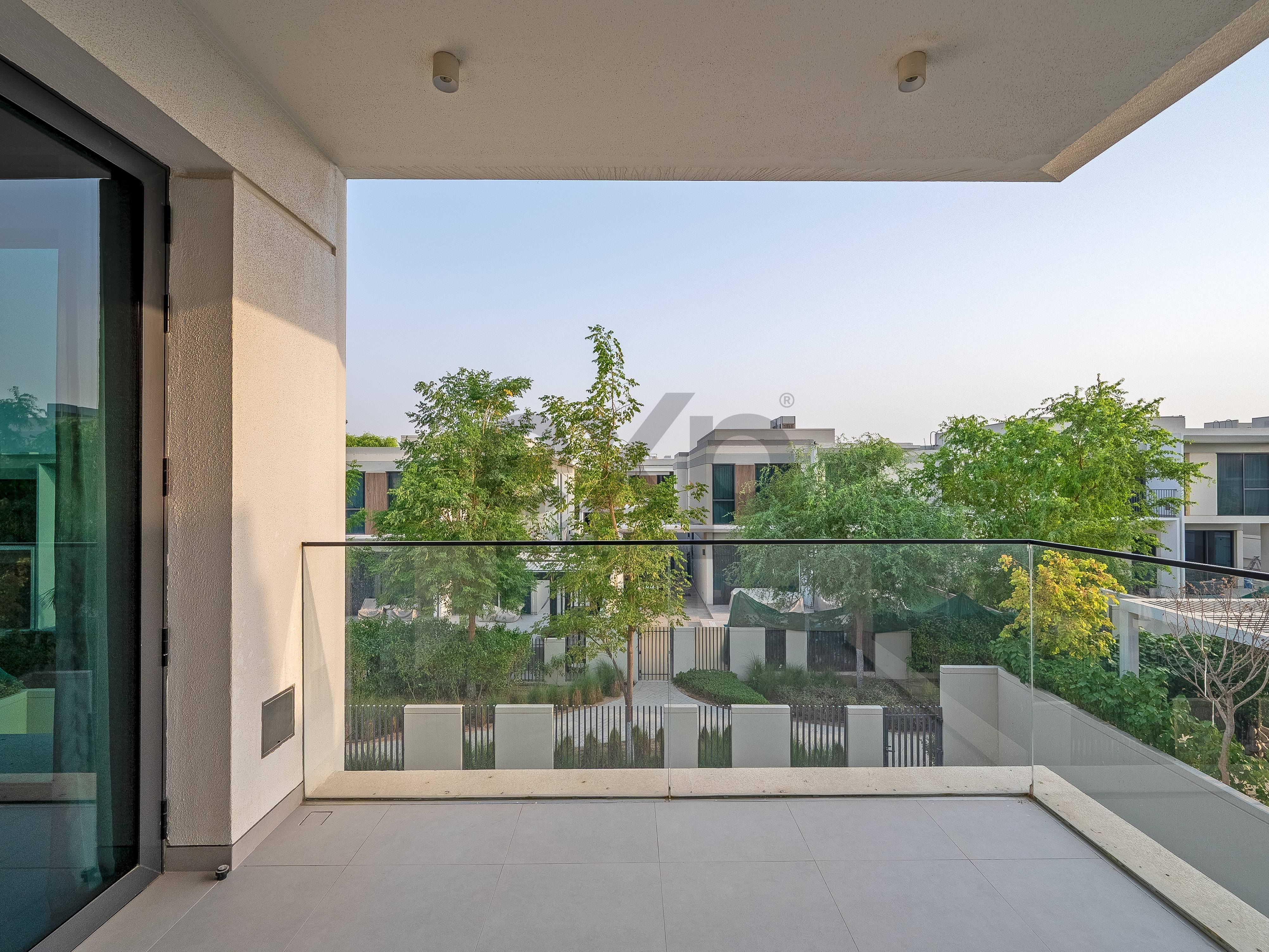 Villa for rent in Dubai, Tilal Al Ghaf, Dubai, 4997 ft²