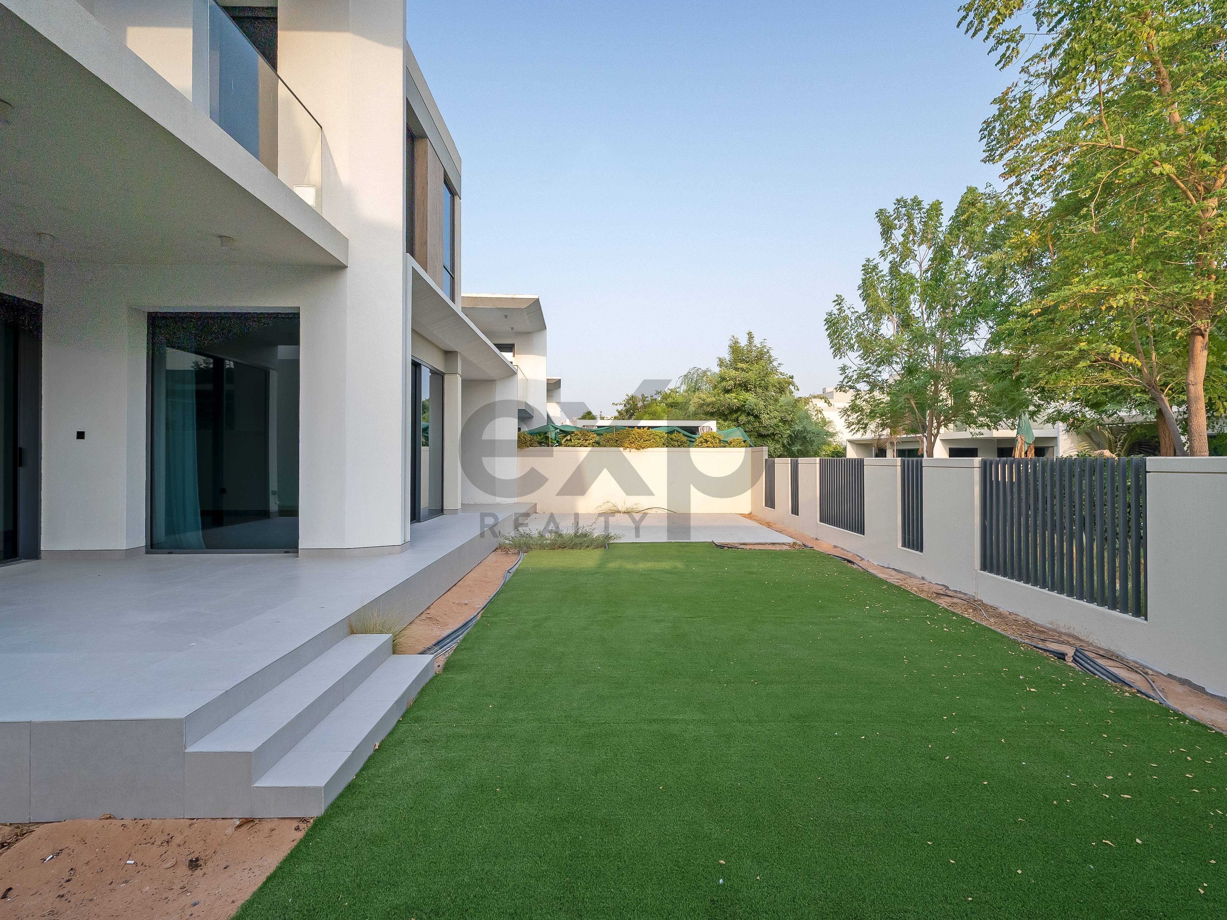 Villa for rent in Dubai, Tilal Al Ghaf, Dubai, 4997 ft²