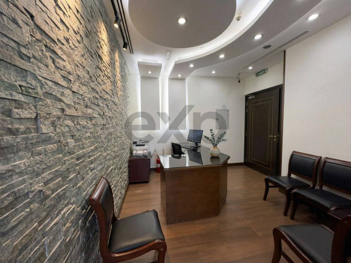 Office for rent in Dubai, Business Bay, Dubai, 934 ft²