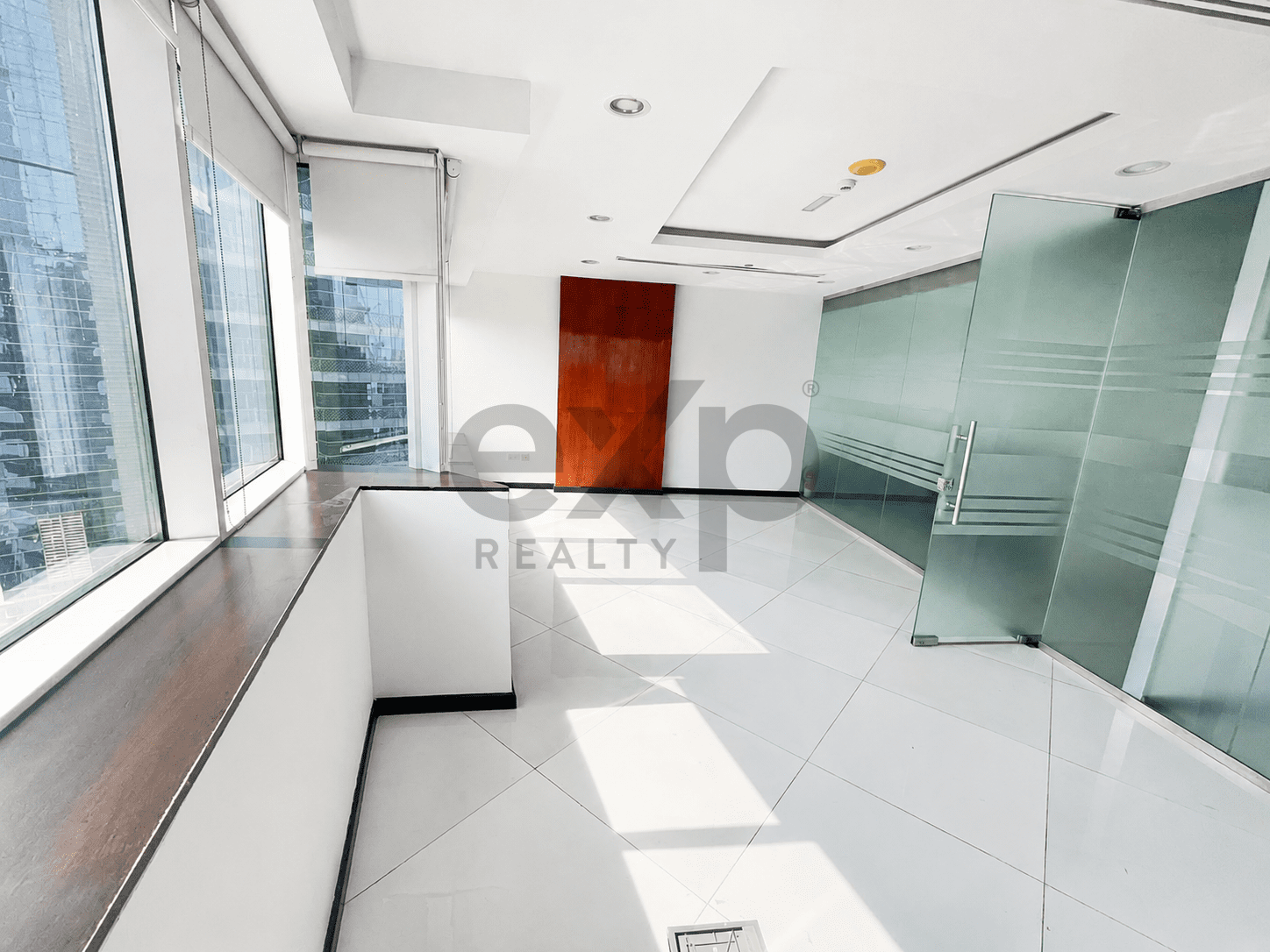Office for rent in Dubai, Business Bay, Dubai, 1018 ft²