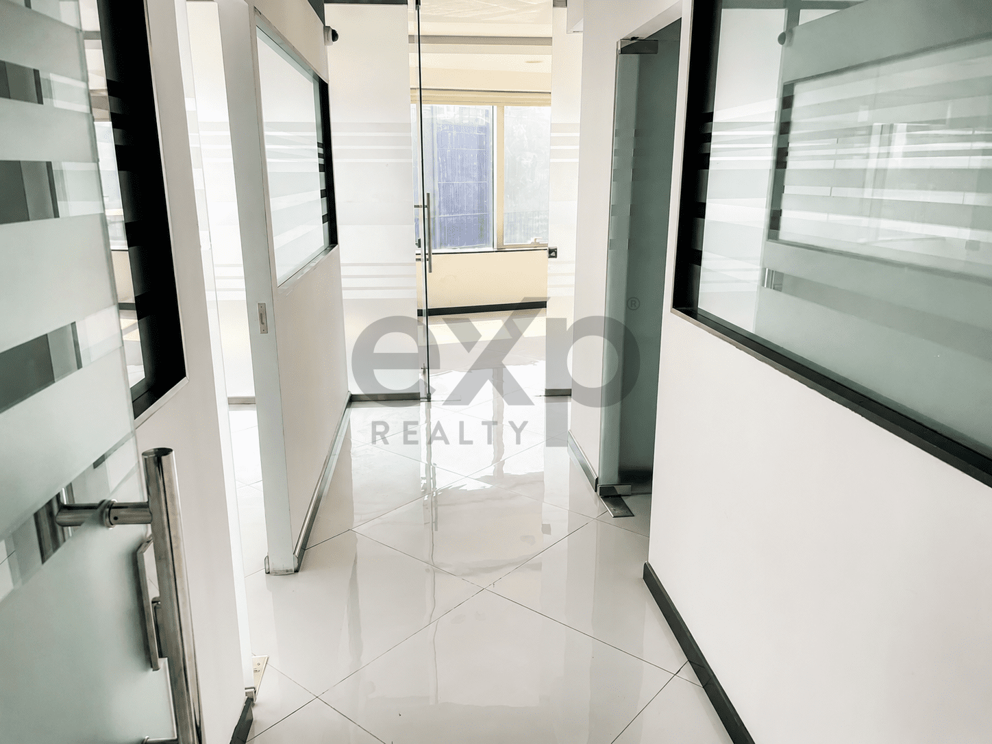 Office for rent in Dubai, Business Bay, Dubai, 1018 ft²