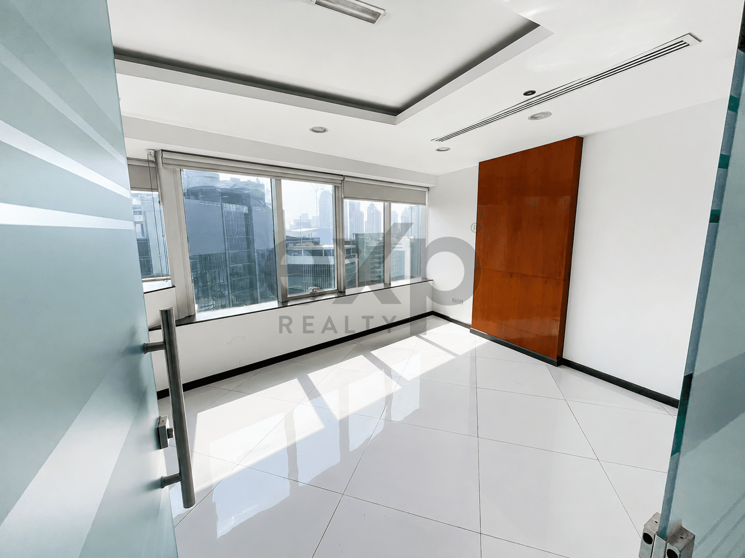 Office for rent in Dubai, Business Bay, Dubai, 1018 ft²