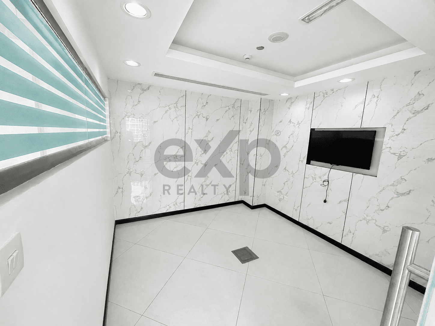 Office for rent in Dubai, Business Bay, Dubai, 1018 ft²