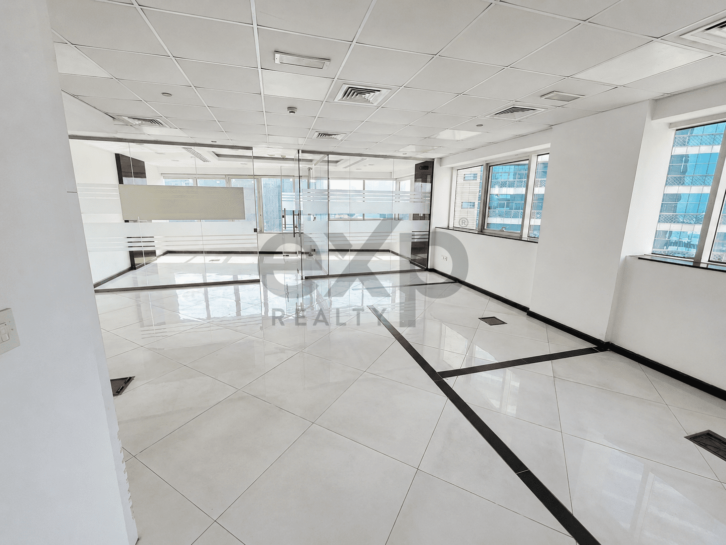 Office for rent in Dubai, Business Bay, Dubai, 1180 ft²