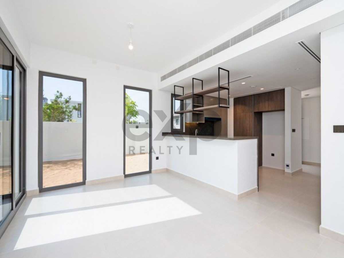 Villa for rent in Dubai, Tilal Al Ghaf, Dubai, 2622 ft²