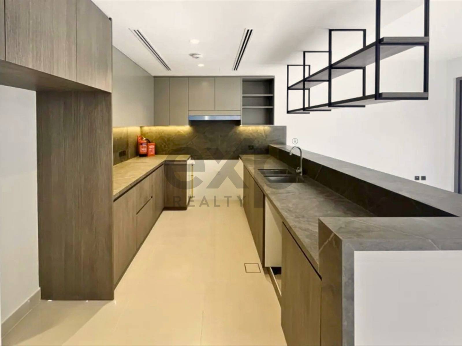 Townhouse for rent in Dubai, Tilal Al Ghaf, Dubai, 2166 ft²