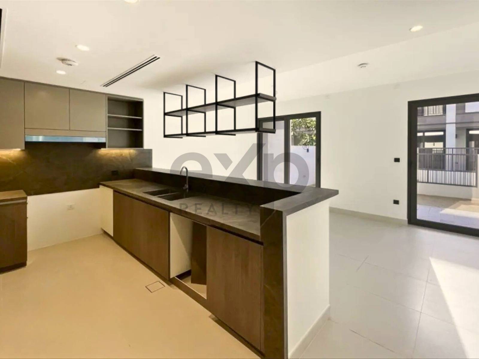 Townhouse for rent in Dubai, Tilal Al Ghaf, Dubai, 2166 ft²