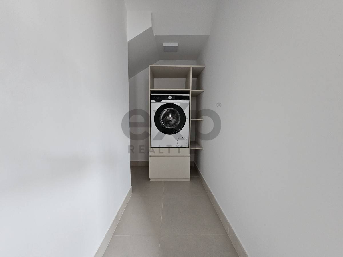 Villa for rent in Dubai, Tilal Al Ghaf, Dubai, 3410 ft²
