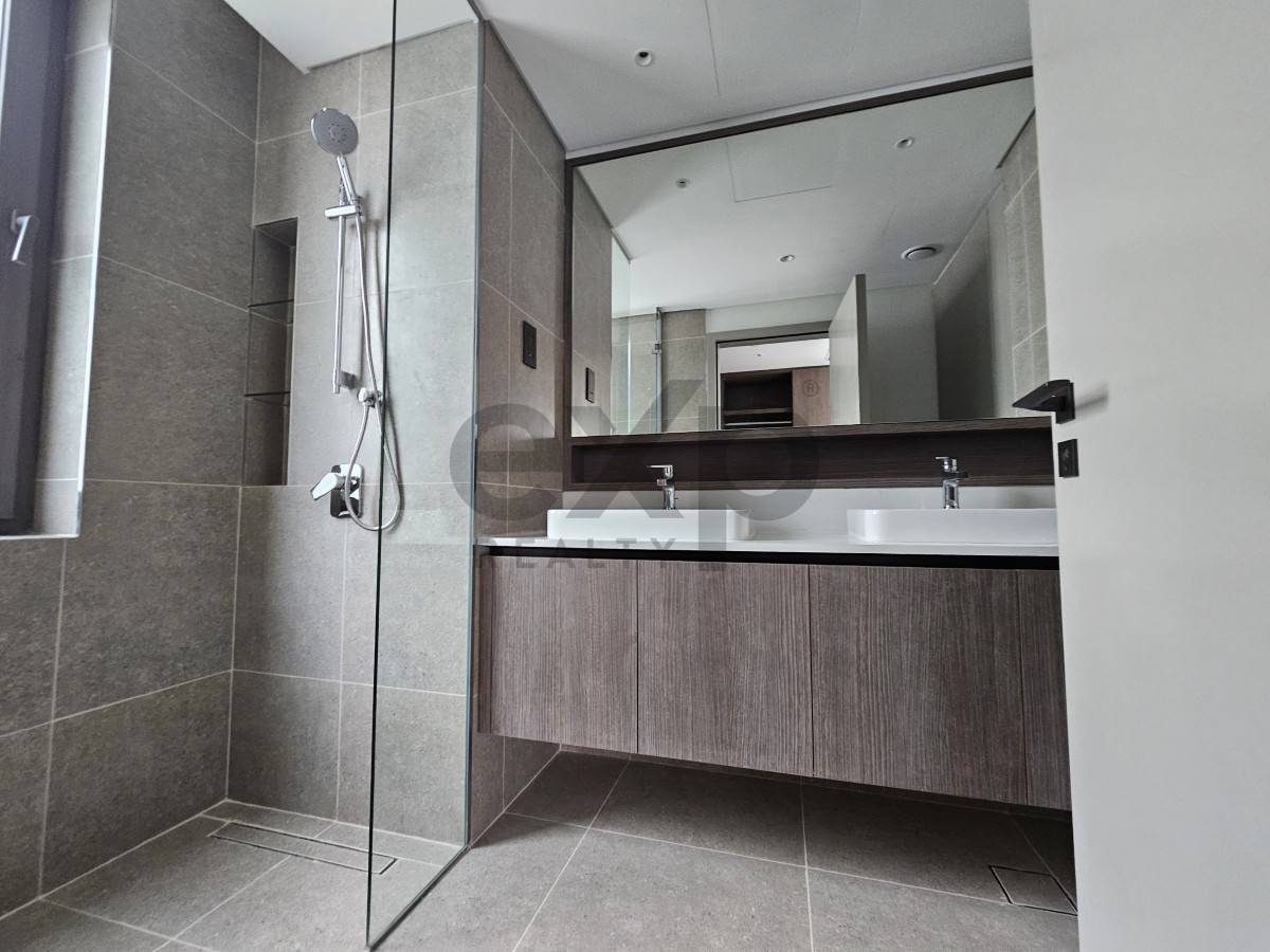 Villa for rent in Dubai, Tilal Al Ghaf, Dubai, 3410 ft²