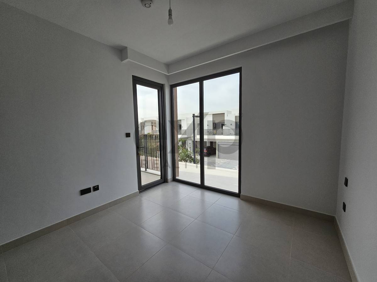Villa for rent in Dubai, Tilal Al Ghaf, Dubai, 3410 ft²