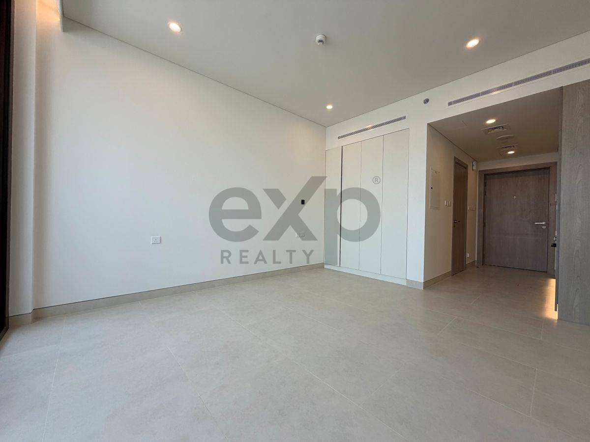 12 Cheques | Ready to Move | Sauna & Steam