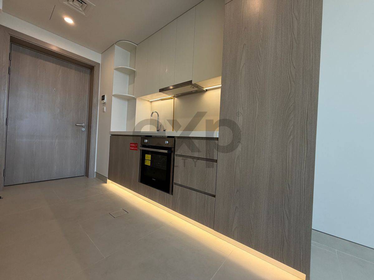 12 Cheques | Ready to Move | Sauna & Steam 5